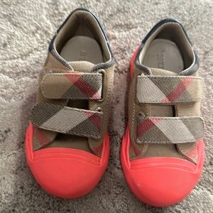 Burberry Toddler Sneakers size 6 / 23